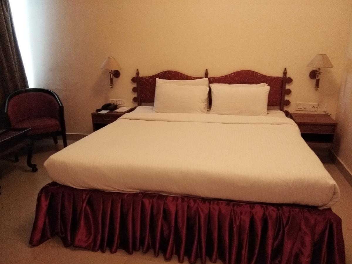 Hotel Pankaj Thiruvananthapuram Bagian luar foto