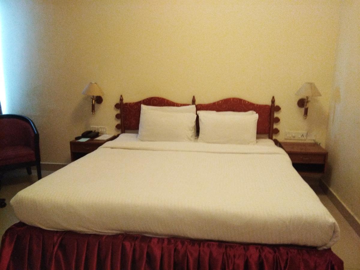 Hotel Pankaj Thiruvananthapuram Bagian luar foto