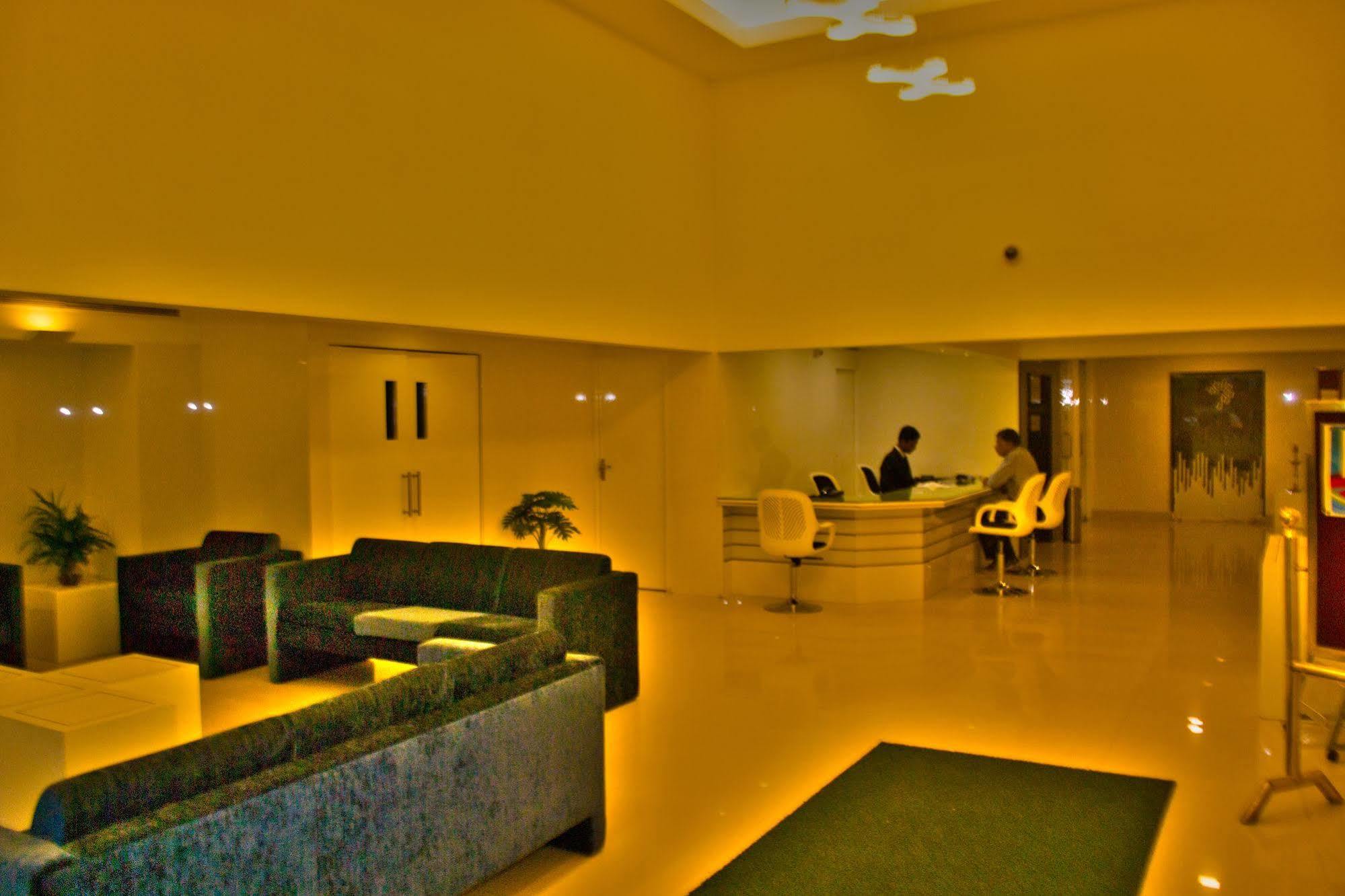 Hotel Pankaj Thiruvananthapuram Bagian luar foto