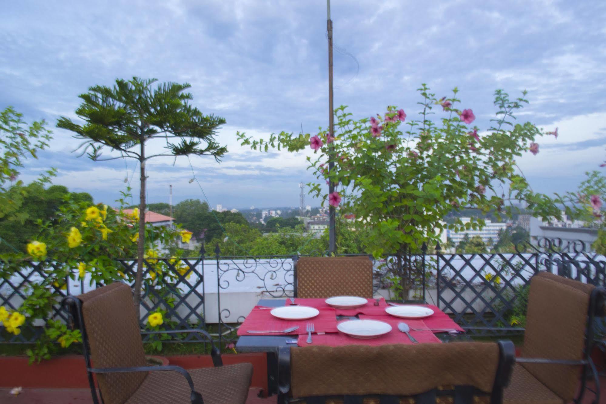 Hotel Pankaj Thiruvananthapuram Bagian luar foto